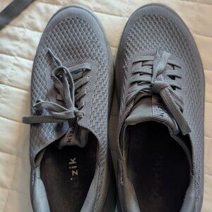 Woman's or Man's Kidzik shoe